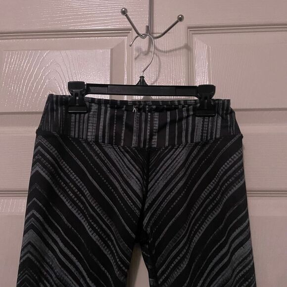 PrAna Small Pillar Printed Cropped Athletic Leggings Grey Black - Picture 3 of 6